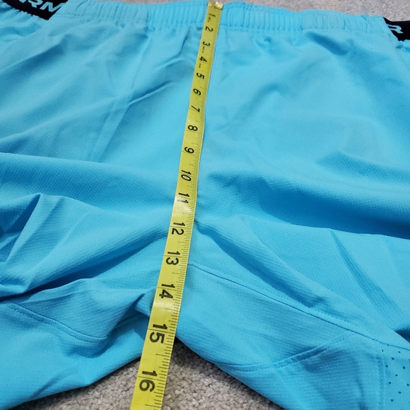 UNDER ARMOUR Men's XXL NWT Vanish Lightweight Fitted Unlined 6.5" Training Short - Picture 13 of 14